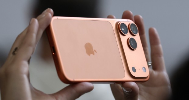 میانگین عمر گوشیهای آیفون چقدر است و چگونه میتوان آن را افزایش داد؟ میانگین عمر گوشیهای آیفون چقدر است و چگونه میتوان آن را افزایش داد؟