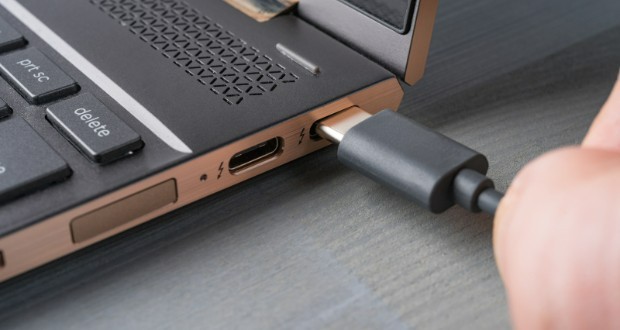 5 چیزی که هرگز نباید به پورت USB لپ‌تاپ خود وصل کنید