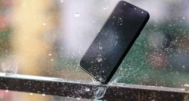 اگر گوشی شما خیس شده، این کارها را بکنید اگر گوشی شما خیس شده، این کارها را بکنید