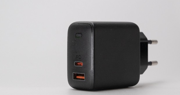 رنگ نارنجی درگاه USB به چه معناست؟